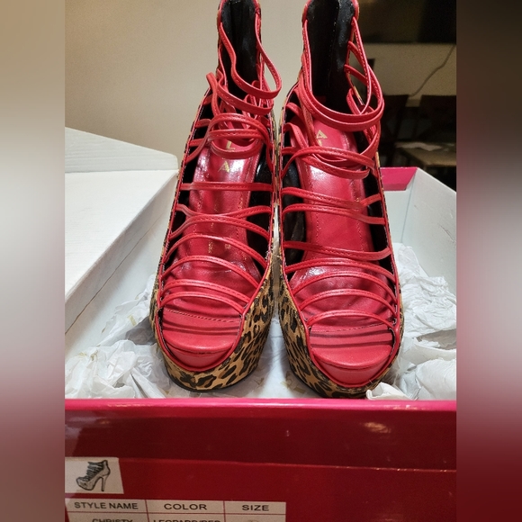 Size 10 High heeled Leopard Print and Red - Picture 4 of 4